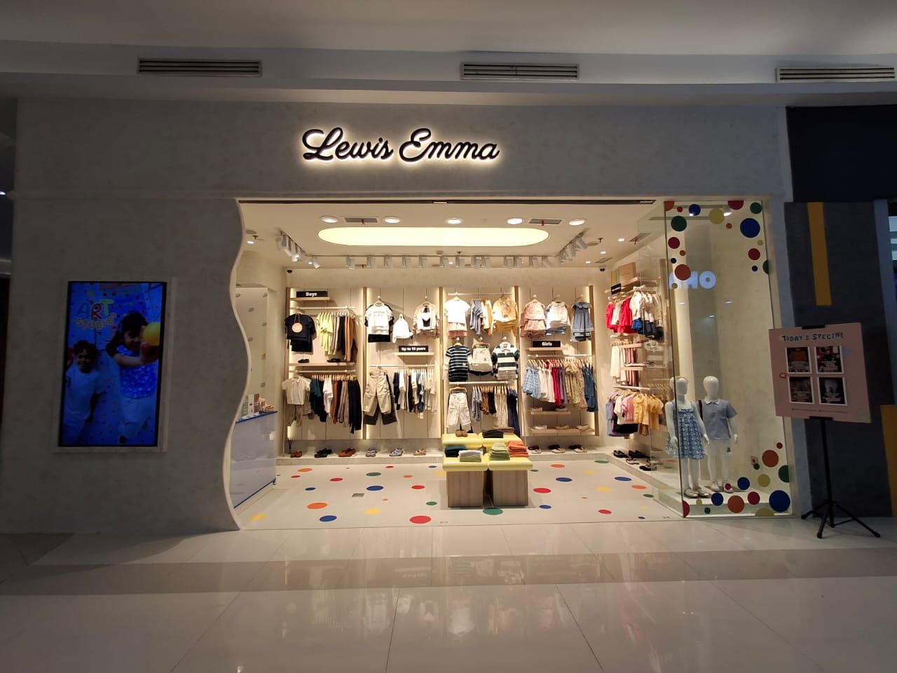 Lewis Emma Resmi Buka Store ke-11 di Puri Indah Mall pada 13 Juni 2026